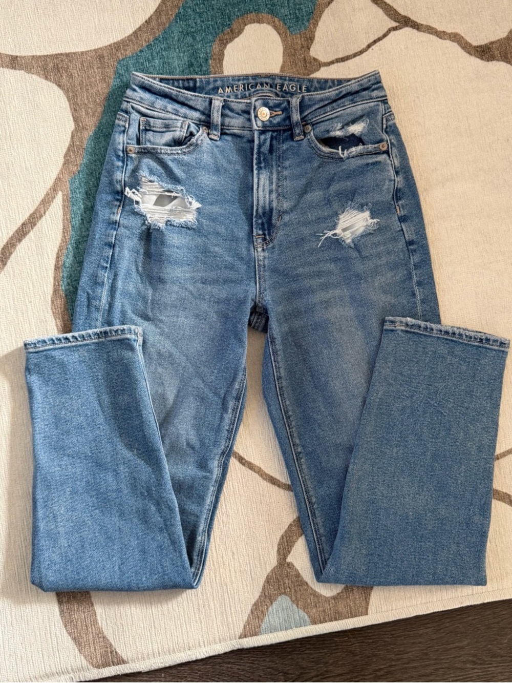 American Eagle Women’s Mom Straight Jeans- High Waisted & Medium Blue Wash 0 Reg